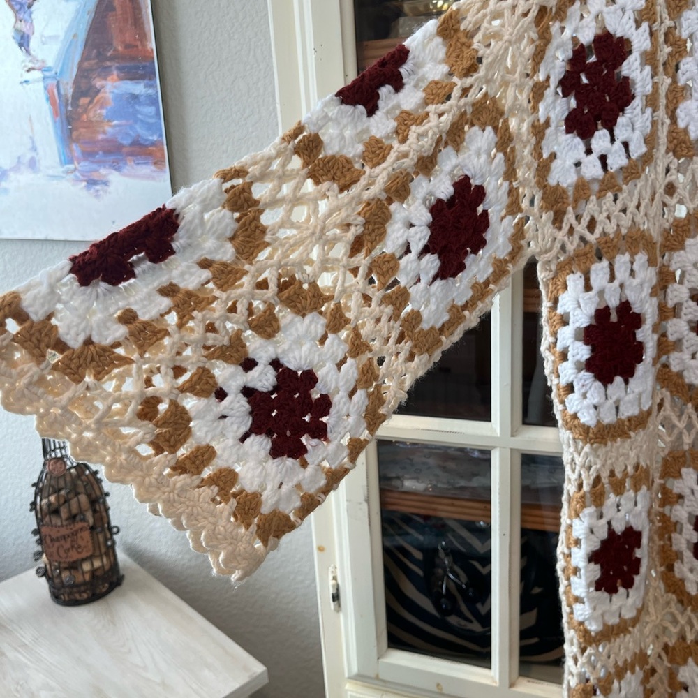 POL Crochet Open-Knit Long Cardigan in Cream, Tan & Burgundy - Picture 3 of 3